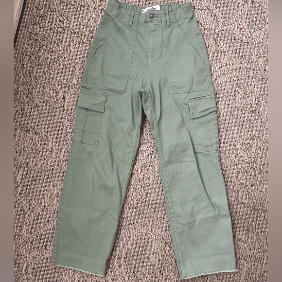 Hollister Utility Frayed Hem Cargo Pants | 00R XS - Picture 5 of 6